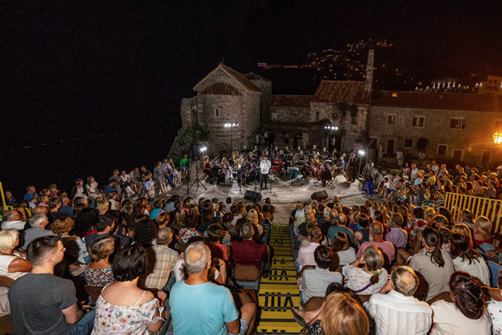 budva-caffes budva-hostels budva-nightlife budva-old-town beach